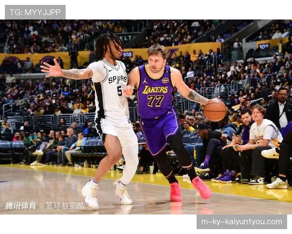 东契奇突破拉开空间助攻提升球队关键时刻进攻效率