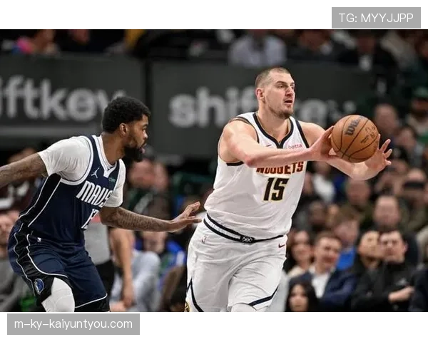 贾巴尔以勾手主导低位得分，区别于约基奇传导型影响