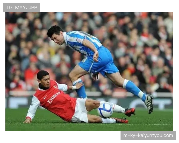 足球铲球规则详解：合法动作判定及违规判罚标准