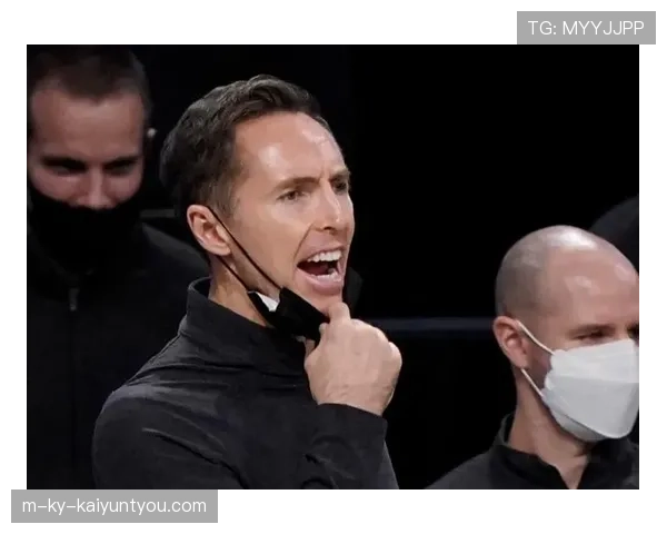 阿什利·科尔与卡洛斯左路攻防角色分化背后的体系依赖变迁 阿什利·科尔与卡洛斯左路攻防角色分化背后的体系依赖变迁